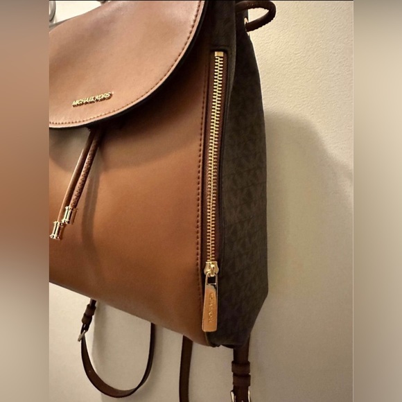 Michael Kors Pheobe drawstring backpack. In perfect condition. Great condition! - Picture 2 of 7